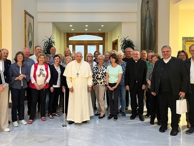 Caritas-Pilgergruppe mit Papst Franziskus